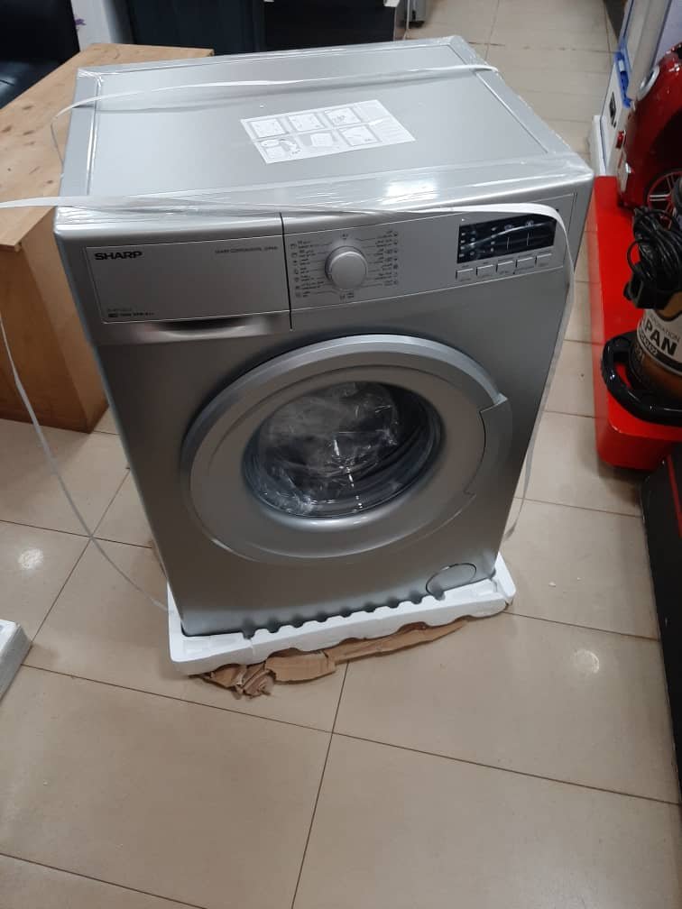 MACHINE A LAVER SHARP 6Kg