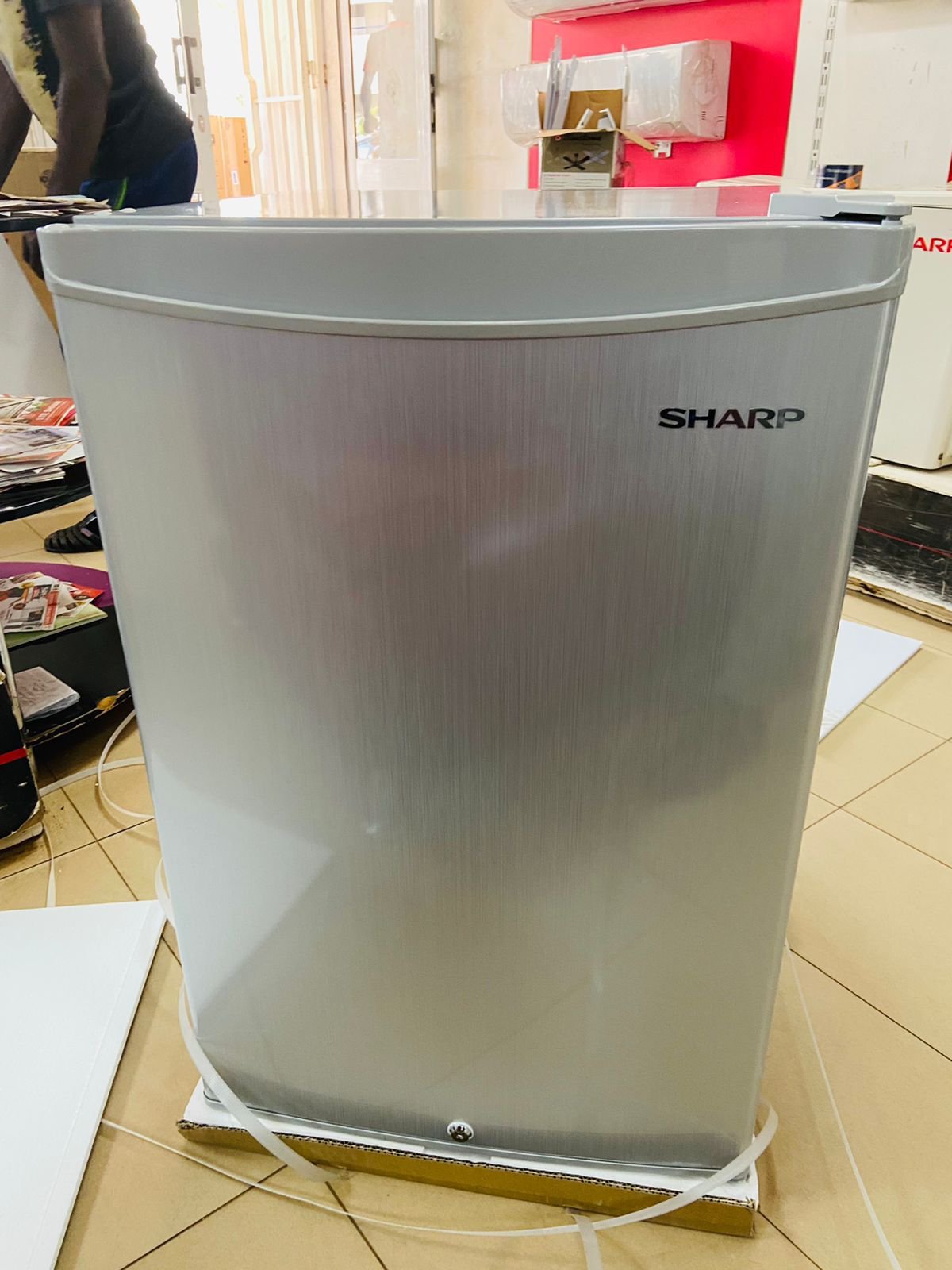 Réfrigérateur sharp 118 litres