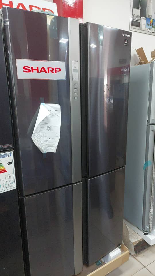 Réfrigérateur américain 4 portes, 692 litres